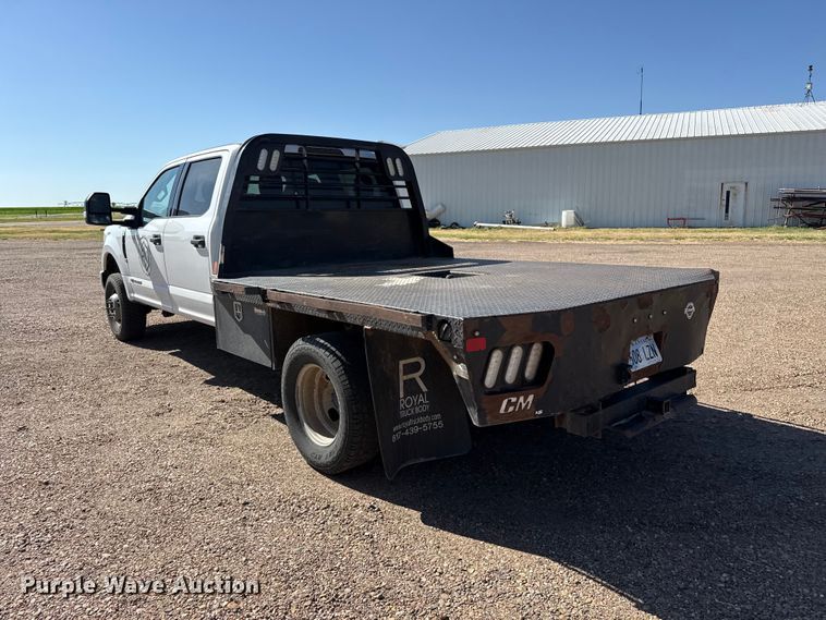 image for item EW4060 2018 Ford F350  Super Duty XLT Crew Cab flatbed pickup truck