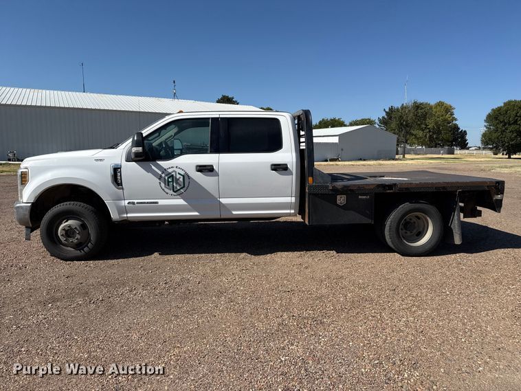 image for item EW4060 2018 Ford F350  Super Duty XLT Crew Cab flatbed pickup truck