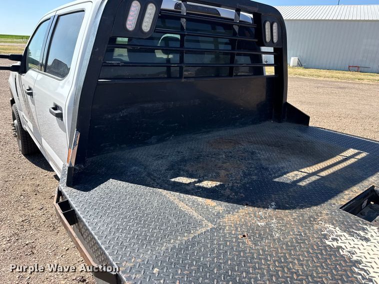 image for item EW4060 2018 Ford F350  Super Duty XLT Crew Cab flatbed pickup truck