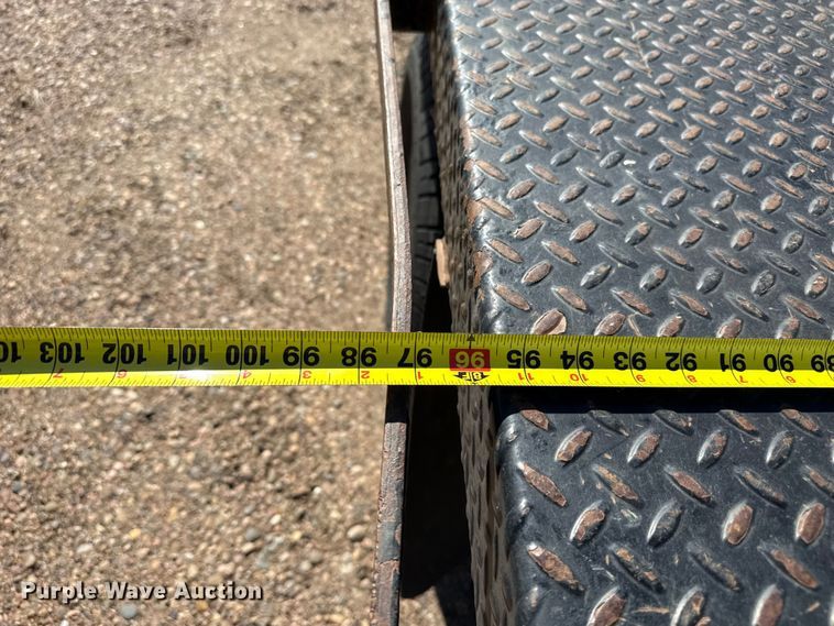 image for item EW4060 2018 Ford F350  Super Duty XLT Crew Cab flatbed pickup truck