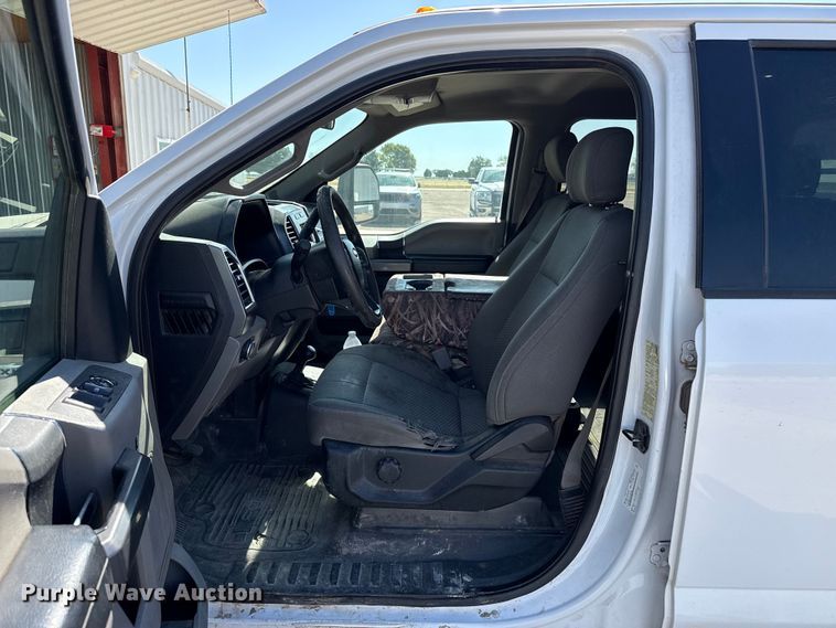 image for item EW4060 2018 Ford F350  Super Duty XLT Crew Cab flatbed pickup truck