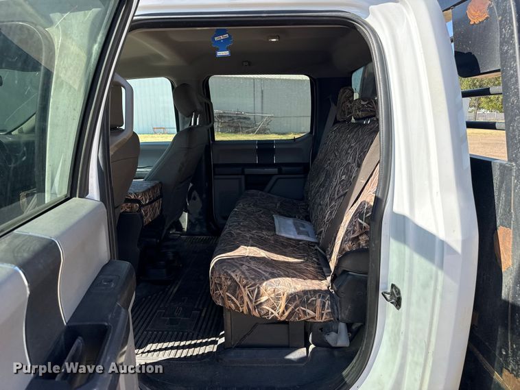 image for item EW4060 2018 Ford F350  Super Duty XLT Crew Cab flatbed pickup truck