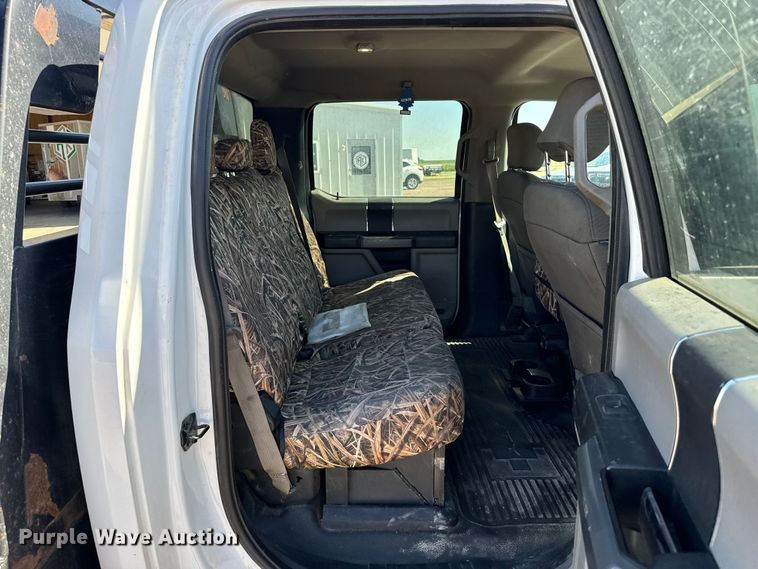 image for item EW4060 2018 Ford F350  Super Duty XLT Crew Cab flatbed pickup truck