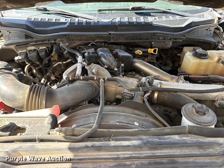 image for item EW4060 2018 Ford F350  Super Duty XLT Crew Cab flatbed pickup truck