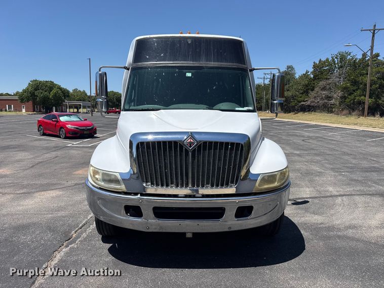 image for item EW4114 2004 International 3200 shuttle bus