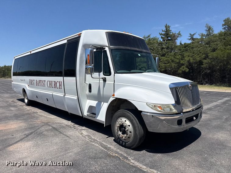 image for item EW4114 2004 International 3200 shuttle bus