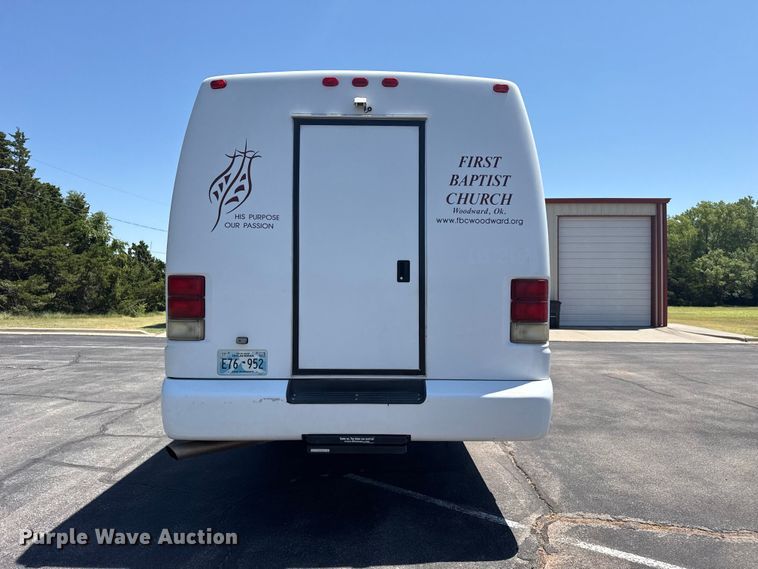 image for item EW4114 2004 International 3200 shuttle bus