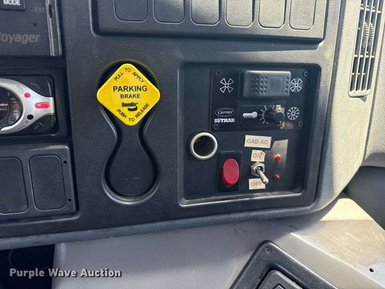 image for item EW4114 2004 International 3200 shuttle bus