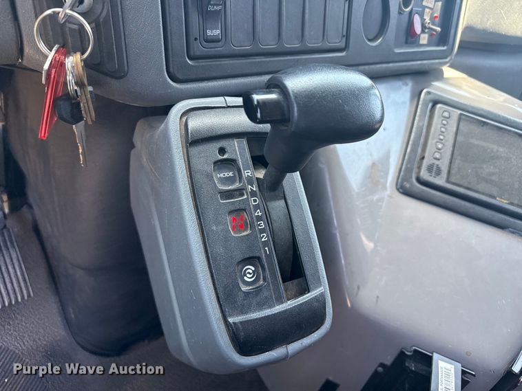 image for item EW4114 2004 International 3200 shuttle bus