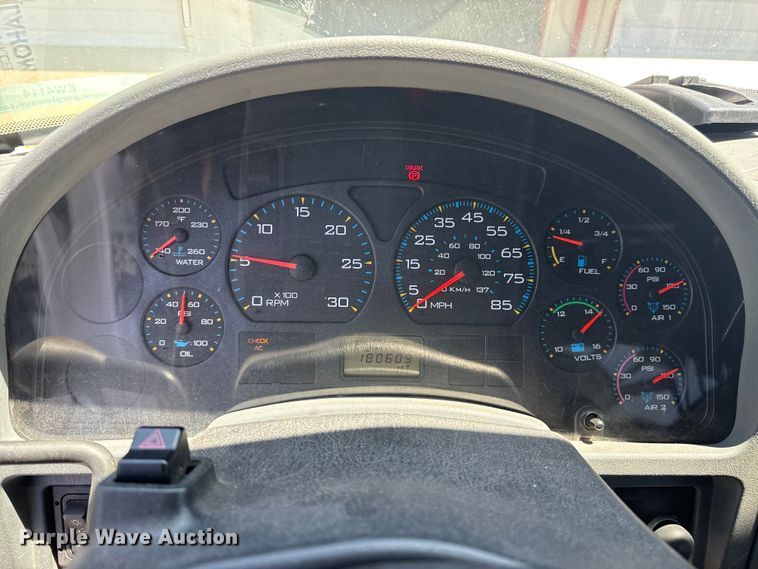 image for item EW4114 2004 International 3200 shuttle bus