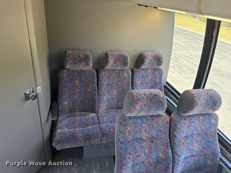 image for item EW4114 2004 International 3200 shuttle bus