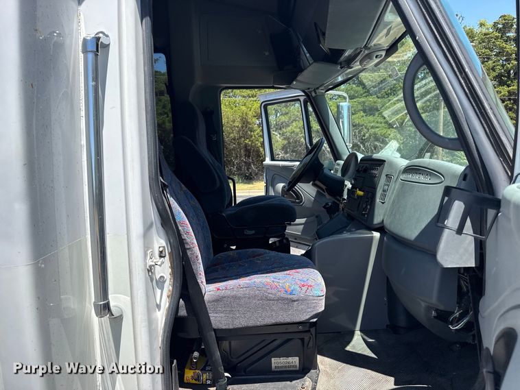 image for item EW4114 2004 International 3200 shuttle bus
