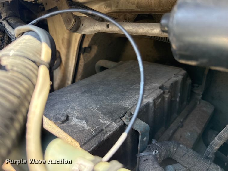 image for item EW4114 2004 International 3200 shuttle bus