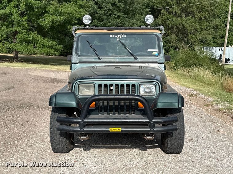image for item EW4115 1993 Jeep Wrangler SUV