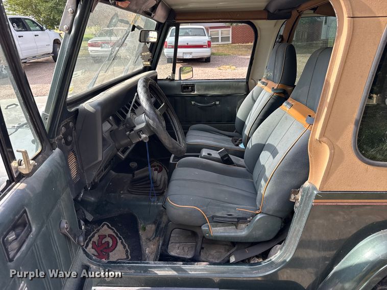 image for item EW4115 1993 Jeep Wrangler SUV