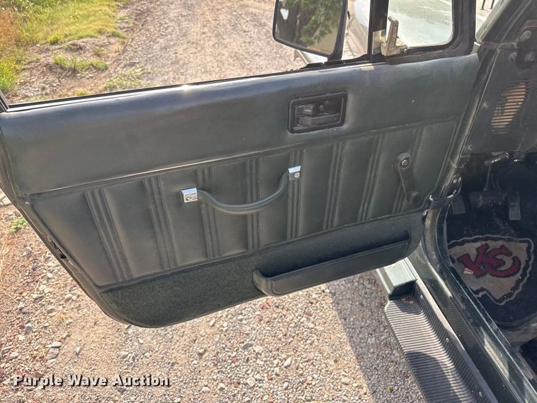 image for item EW4115 1993 Jeep Wrangler SUV