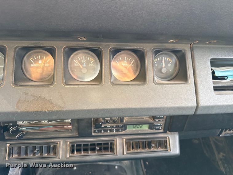 image for item EW4115 1993 Jeep Wrangler SUV