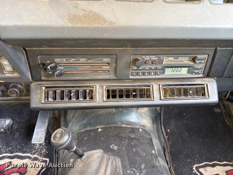 image for item EW4115 1993 Jeep Wrangler SUV