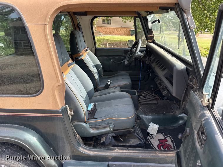 image for item EW4115 1993 Jeep Wrangler SUV