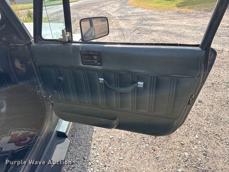 image for item EW4115 1993 Jeep Wrangler SUV