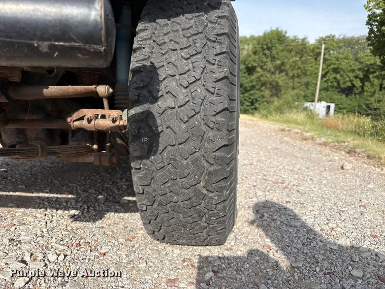 image for item EW4115 1993 Jeep Wrangler SUV