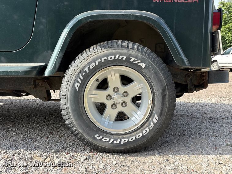 image for item EW4115 1993 Jeep Wrangler SUV