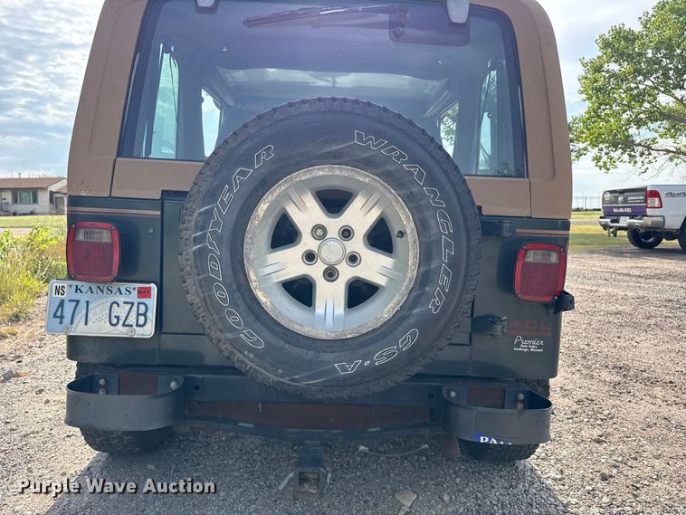 image for item EW4115 1993 Jeep Wrangler SUV