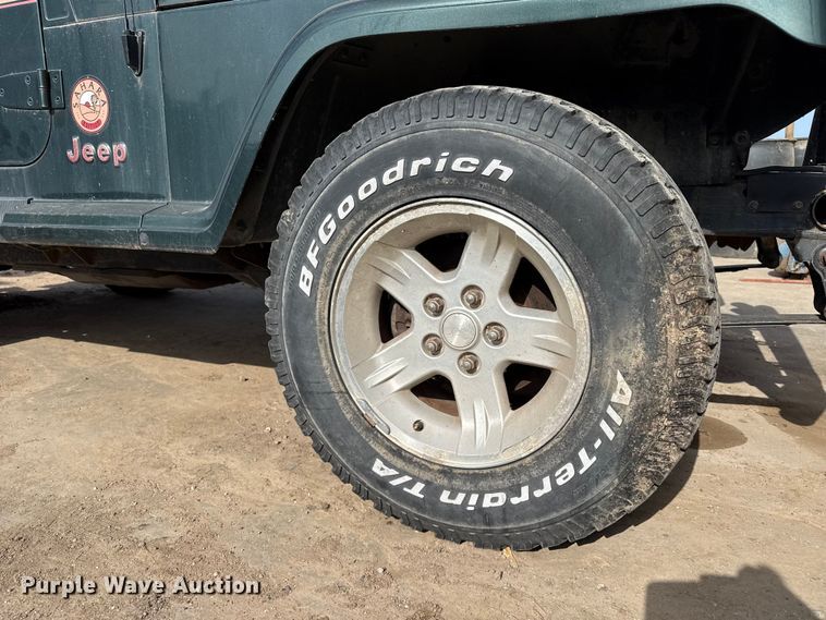 image for item EW4115 1993 Jeep Wrangler SUV