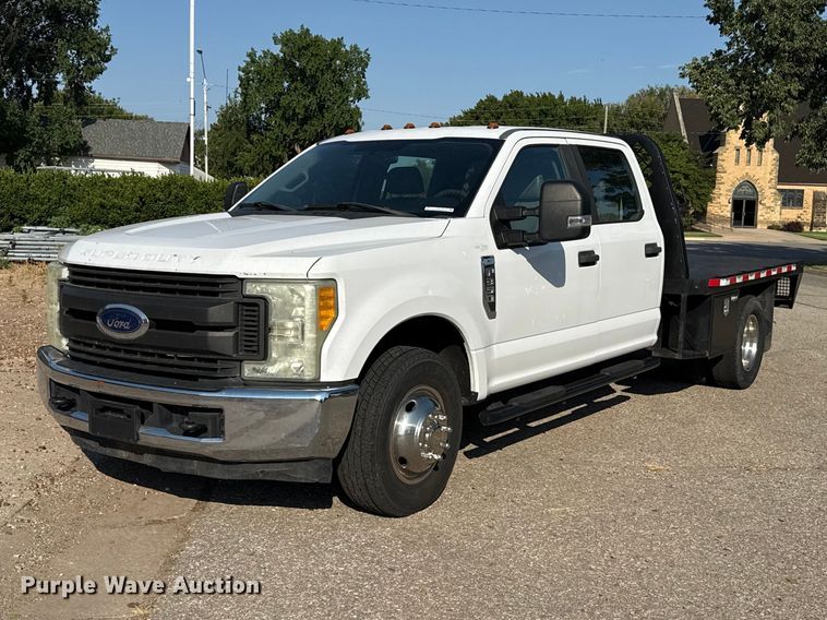 2017 Ford F350 Super Duty XL Crew Cab flatbed pickup truck