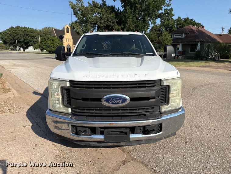 image for item EW4149 2017 Ford F350 Super Duty XL Crew Cab flatbed pickup truck