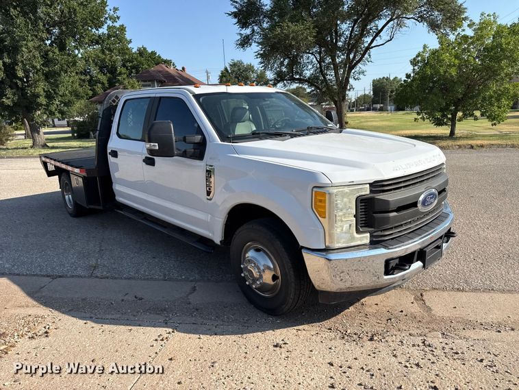image for item EW4149 2017 Ford F350 Super Duty XL Crew Cab flatbed pickup truck