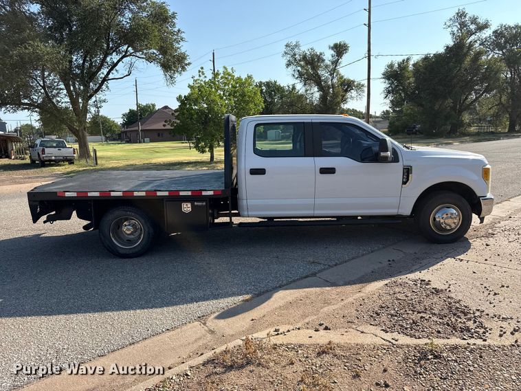 image for item EW4149 2017 Ford F350 Super Duty XL Crew Cab flatbed pickup truck