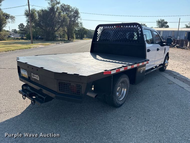 image for item EW4149 2017 Ford F350 Super Duty XL Crew Cab flatbed pickup truck