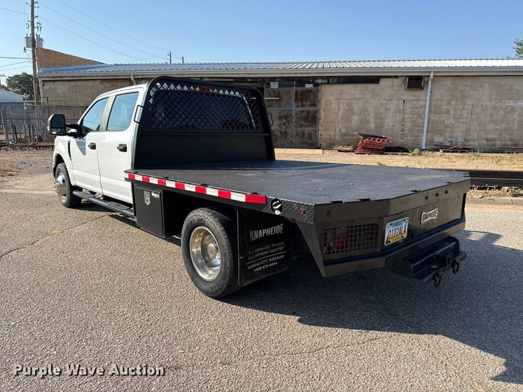image for item EW4149 2017 Ford F350 Super Duty XL Crew Cab flatbed pickup truck