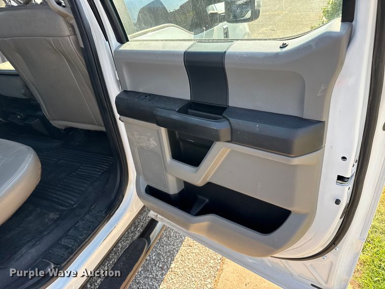 image for item EW4149 2017 Ford F350 Super Duty XL Crew Cab flatbed pickup truck