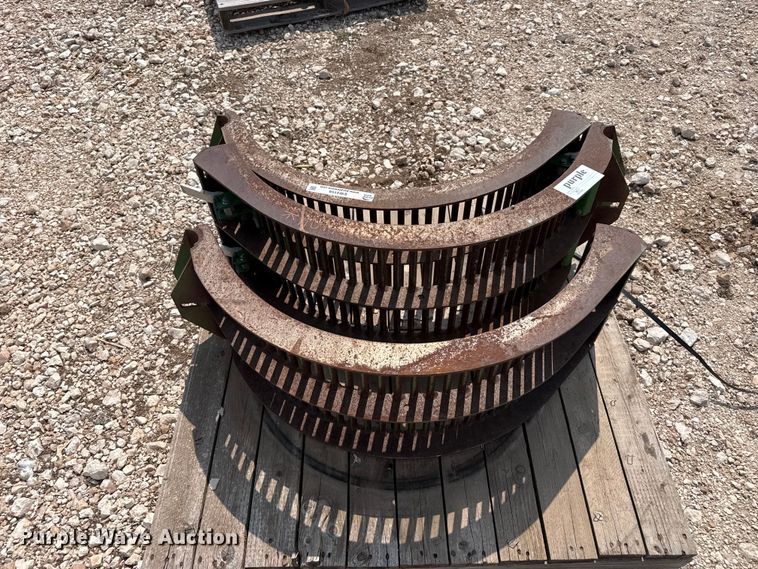 image for item EW4159 (3) John Deere concaves
