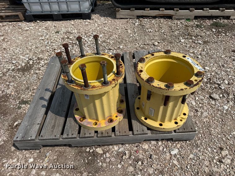 image for item EW4160 John Deere  extension hubs