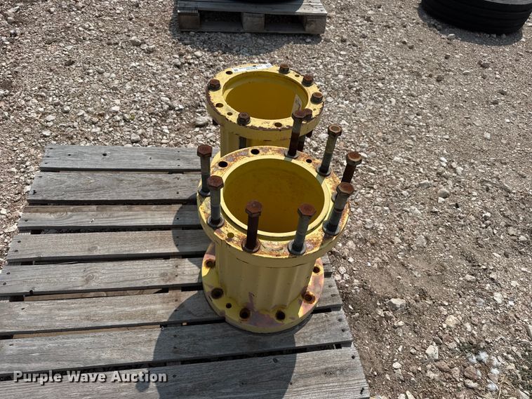 image for item EW4160 John Deere  extension hubs