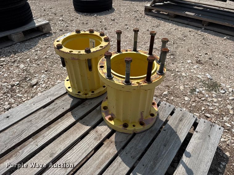 image for item EW4160 John Deere  extension hubs