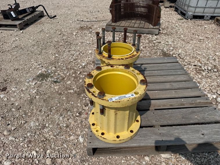 image for item EW4160 John Deere  extension hubs