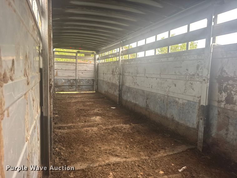 image for item EW4941 2009 Titan Trailer Mfg. 9R3178 livestock trailer