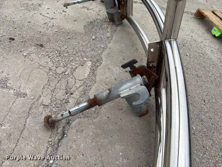 image for item EW4999 Retrac grill guard