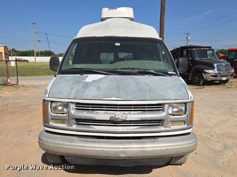 image for item EW8610 2001 Chevrolet Express 3500 van