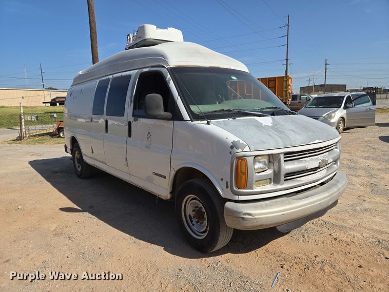 image for item EW8610 2001 Chevrolet Express 3500 van