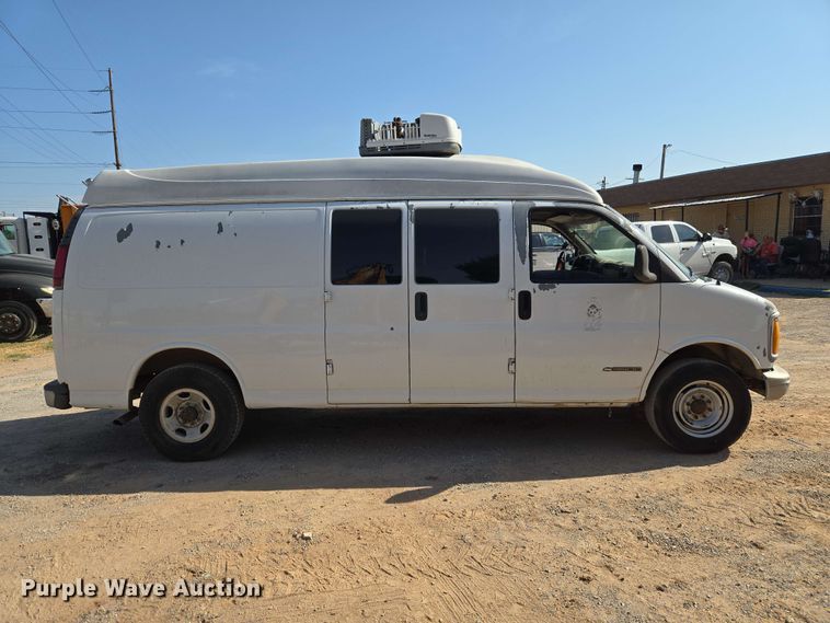 image for item EW8610 2001 Chevrolet Express 3500 van
