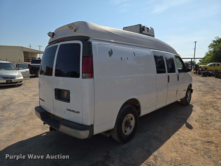image for item EW8610 2001 Chevrolet Express 3500 van