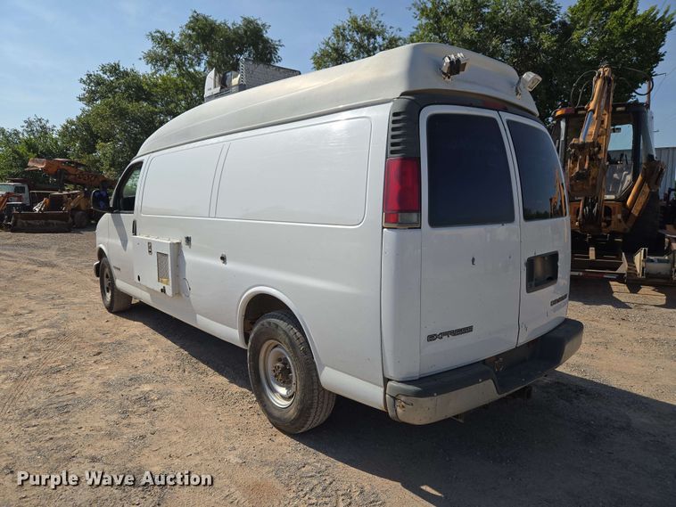 image for item EW8610 2001 Chevrolet Express 3500 van