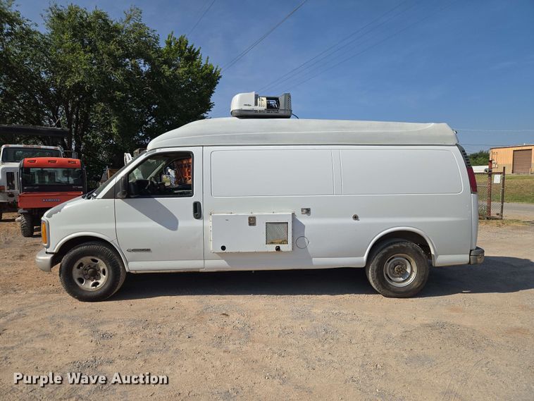 image for item EW8610 2001 Chevrolet Express 3500 van