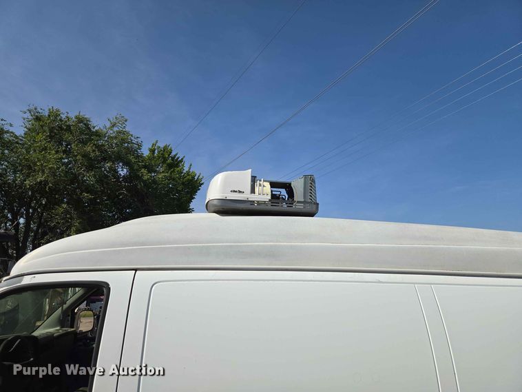 image for item EW8610 2001 Chevrolet Express 3500 van
