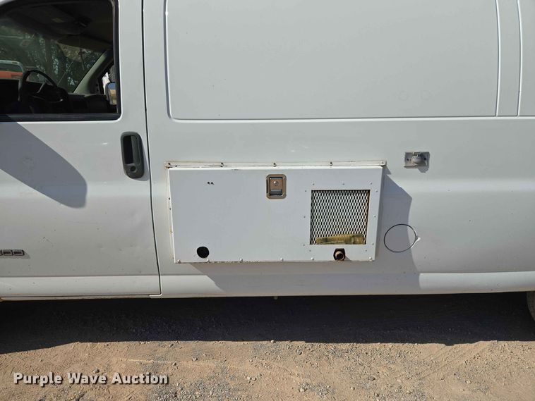 image for item EW8610 2001 Chevrolet Express 3500 van